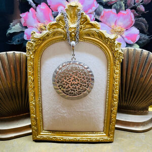 Vintage Midcentury Medallion‎ Pendant Necklace Silver Toned Metal Round Shape